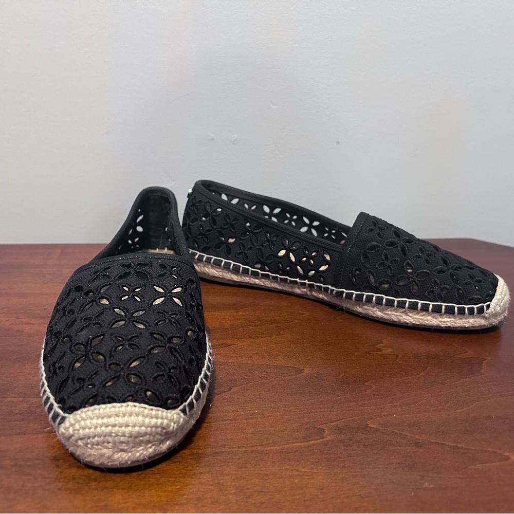Elegant Black Lace Espadrilles - Picture 2 of 13